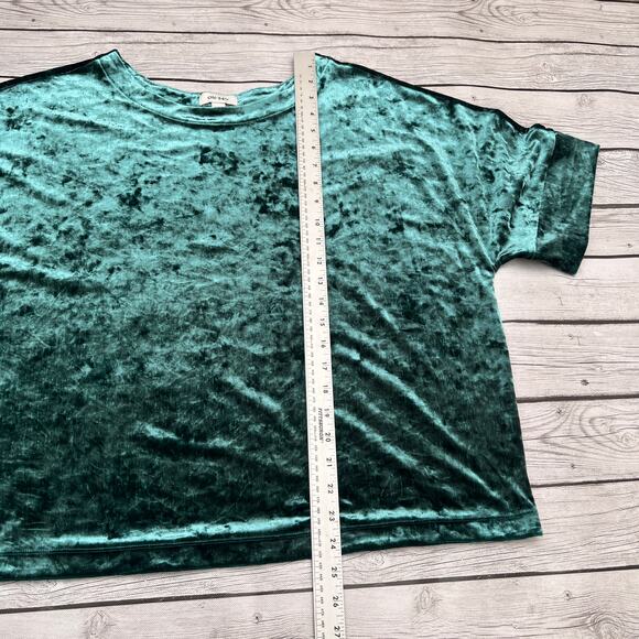 On 34th Women's Short-Sleeve Relaxed Green Velvet T-Shirt Size XL - Picture 3 of 9